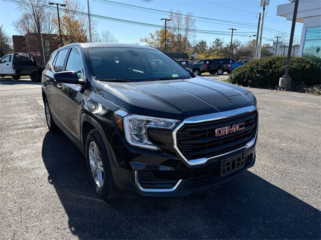 Used 2024 GMC Terrain SLE image 5