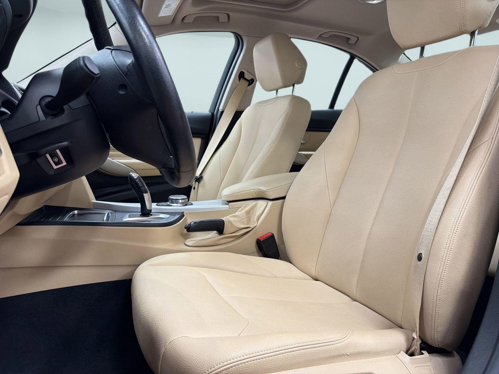 Used 2018 BMW 320i xDrive Sedan w/ Convenience Package AWD/4WD image 5