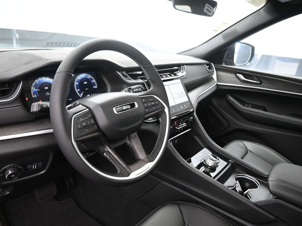 New 2025 Jeep Grand Cherokee Limited w/ Trailer Tow Package image 23