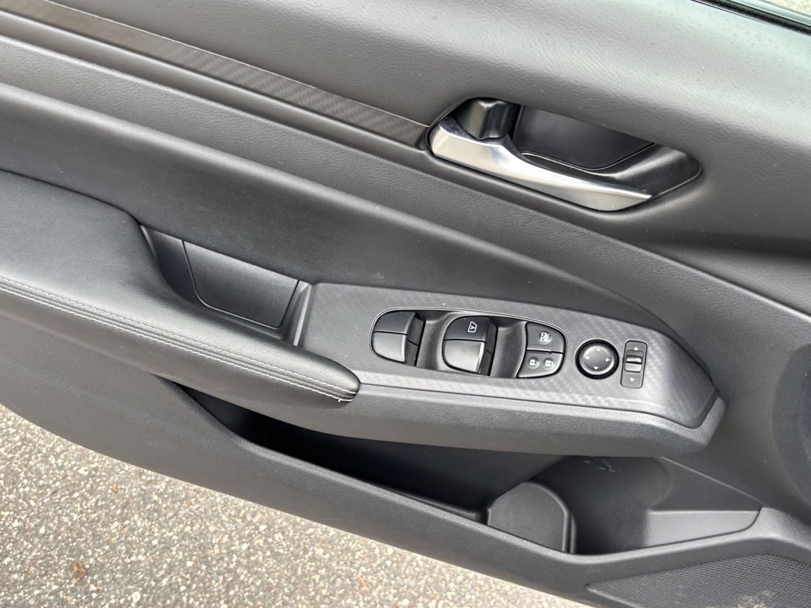 Used 2025 Nissan Altima 2.5 SV FWD image 15