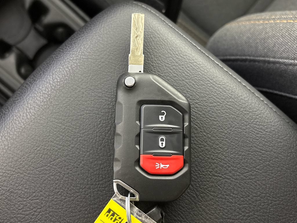Used 2025 Jeep Gladiator Sport AWD/4WD image 32
