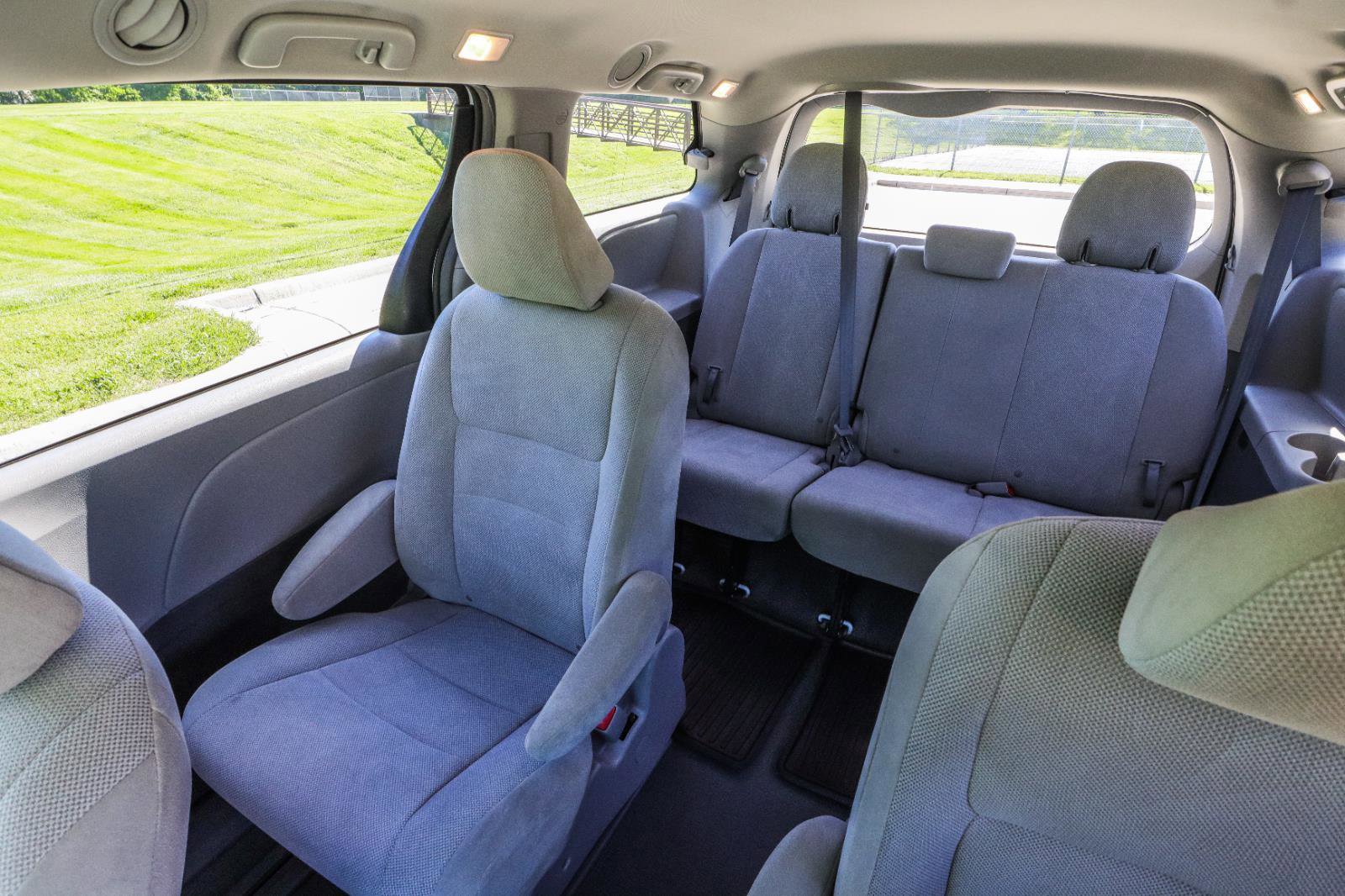 Used 2019 Toyota Sienna L FWD image 19