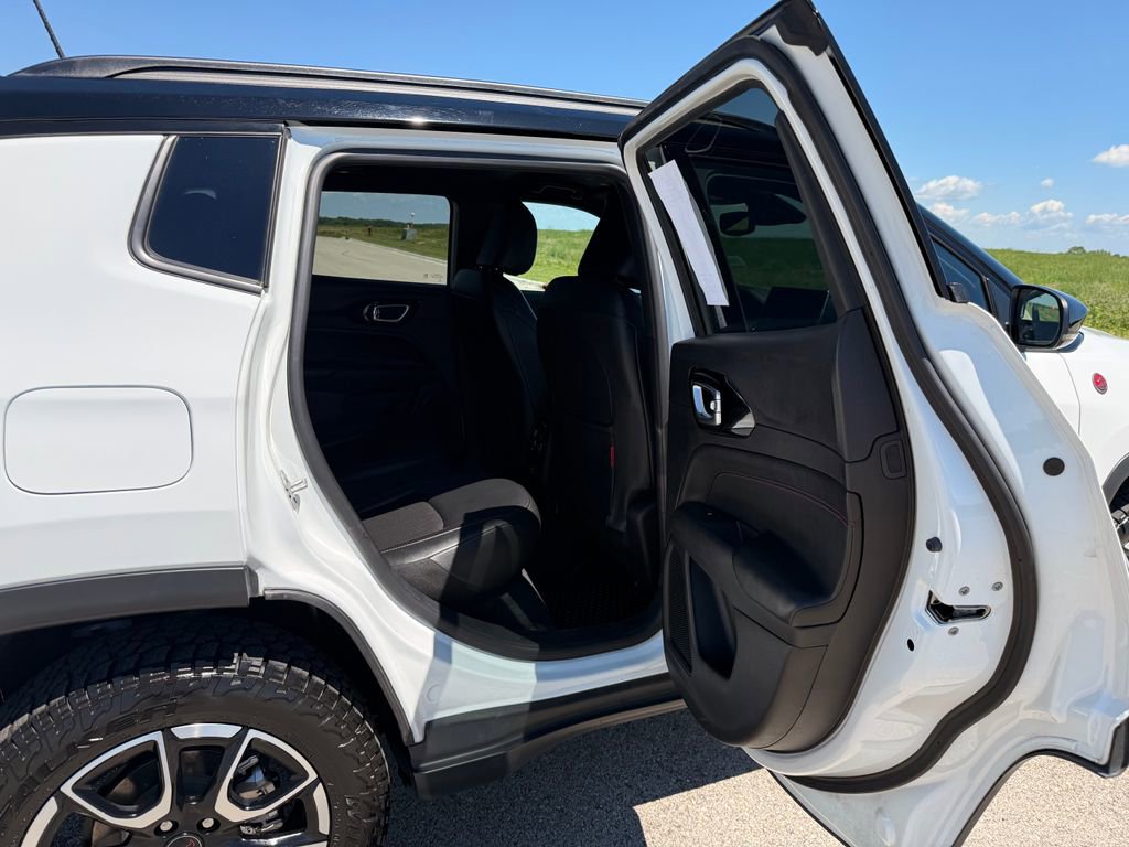 Used 2025 Jeep Compass Trailhawk AWD/4WD image 19