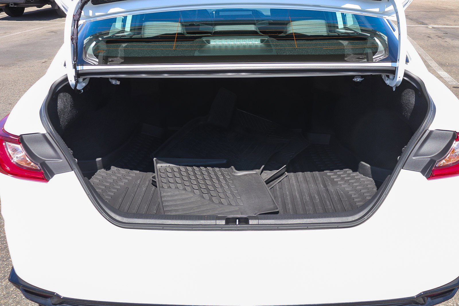 Used 2026 Toyota Camry Hybrid w/ Multimedia Upgrade Package image 29