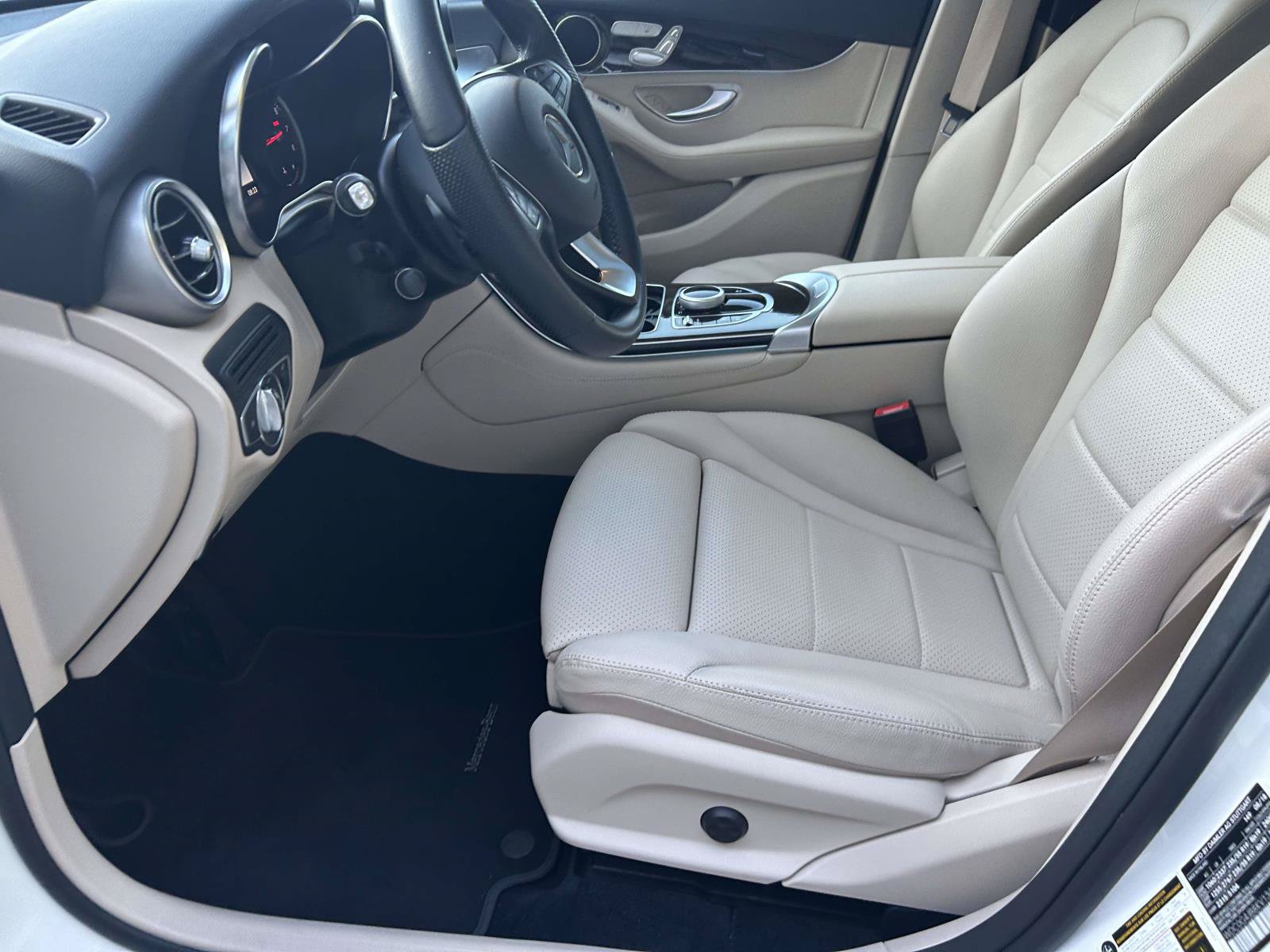 Used 2019 Mercedes-Benz GLC 300 image 21
