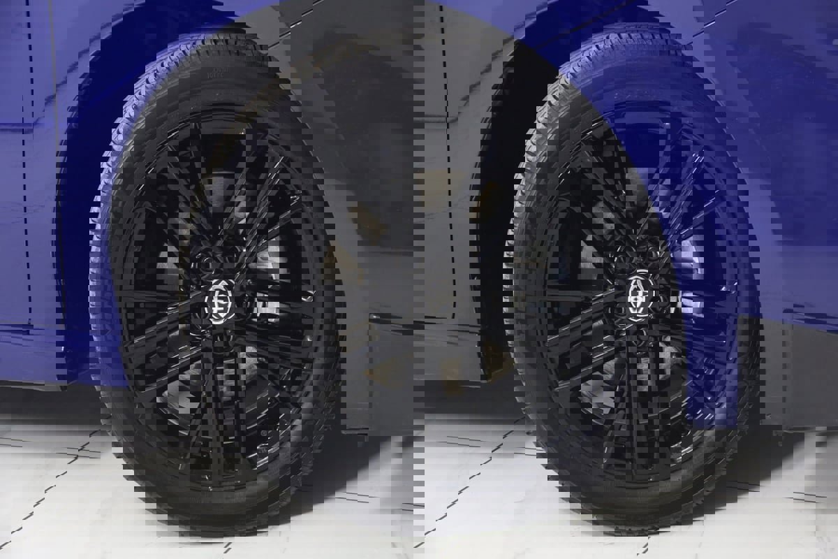 Used 2025 Toyota Camry SE image 13