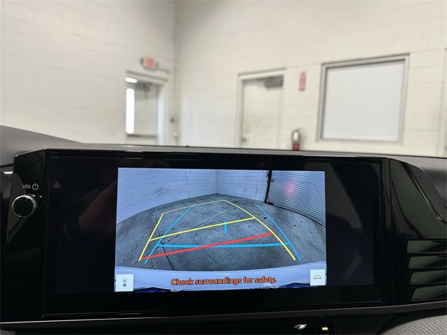 Used 2025 Toyota Camry SE image 32