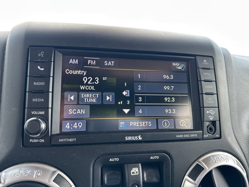 Used 2015 Jeep Wrangler Unlimited Rubicon w/ Connectivity Group AWD/4WD image 23