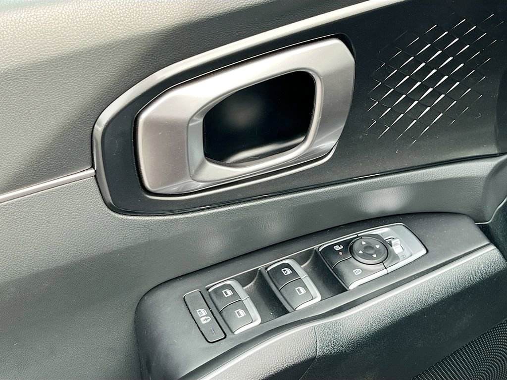 Certified 2025 Kia Sorento S w/ Panoramic Sunroof Package FWD image 12