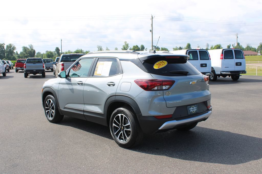 Used 2025 Chevrolet TrailBlazer LT w/ Convenience Package FWD image 7