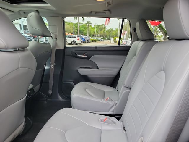 Used 2024 Toyota Highlander XLE image 6