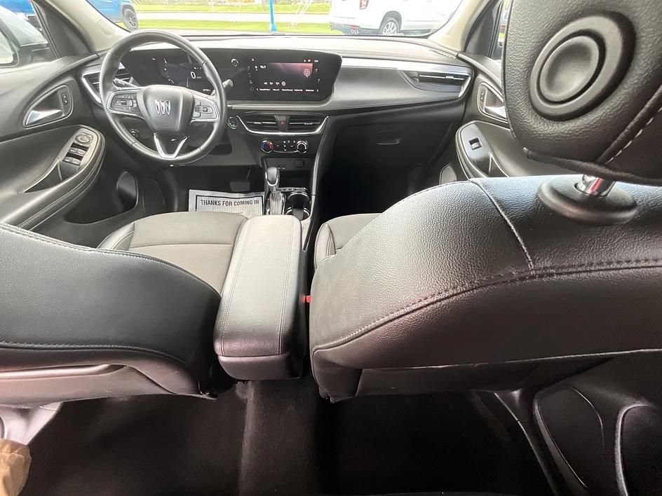 Used 2025 Buick Encore GX Preferred AWD/4WD image 3