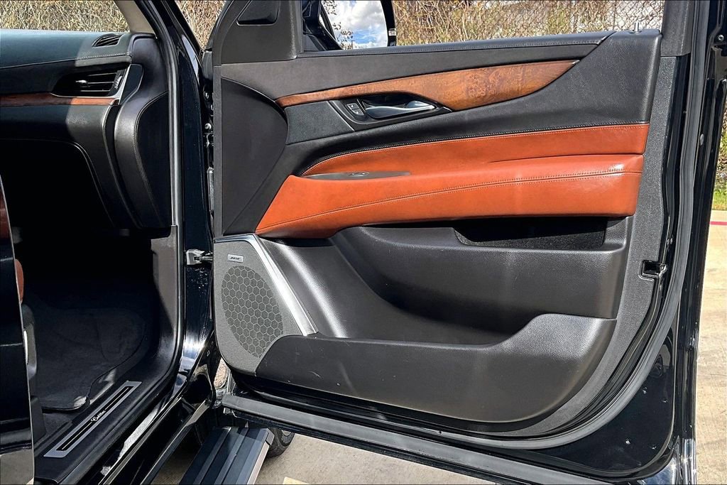 Used 2015 Cadillac Escalade Premium image 25