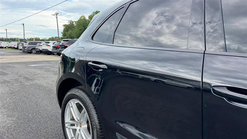 Used 2020 Porsche Macan w/ Premium Package Plus AWD/4WD image 22