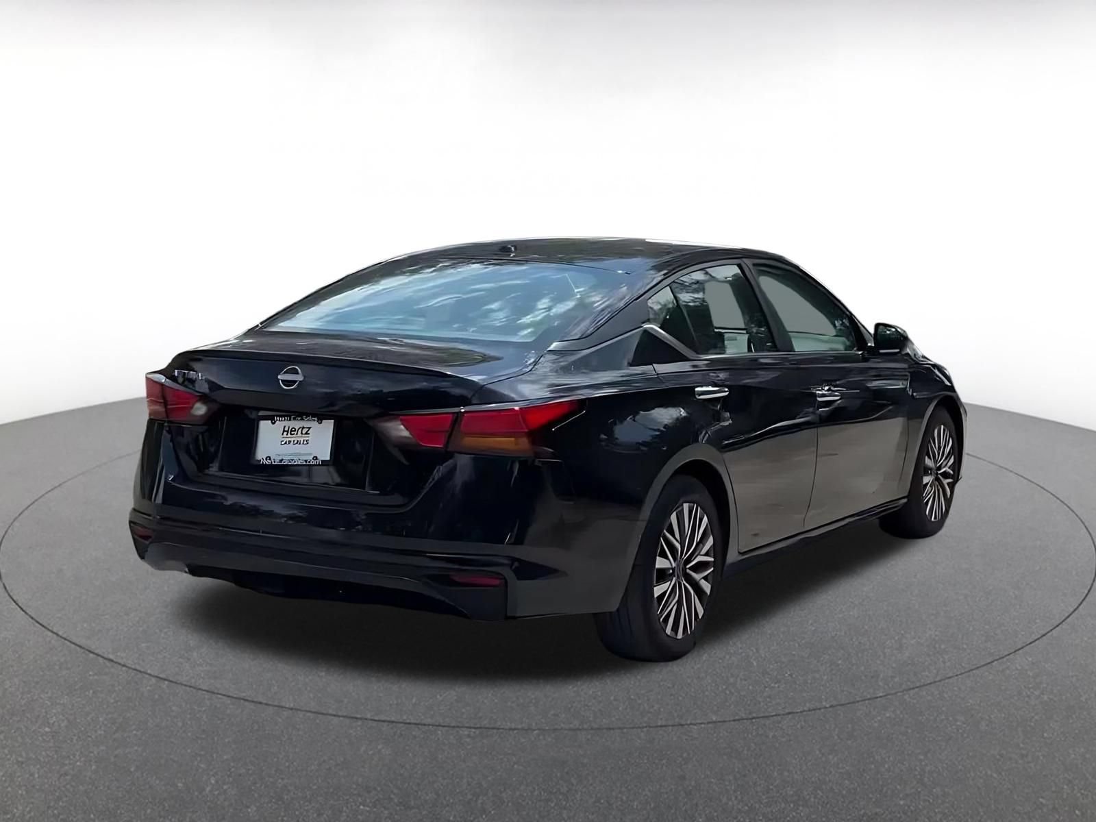 Used 2025 Nissan Altima 2.5 SV FWD image 11