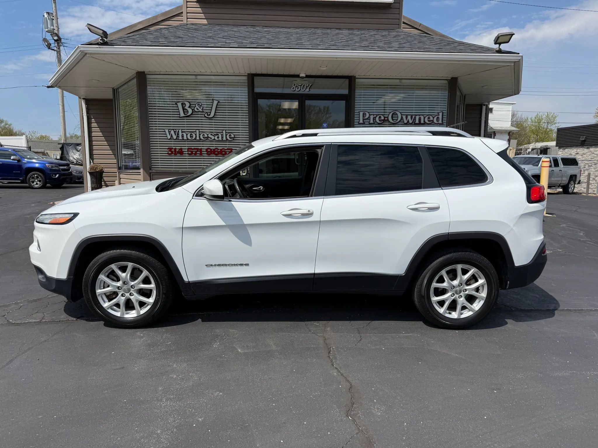 Used 2014 Jeep Cherokee Latitude image 2