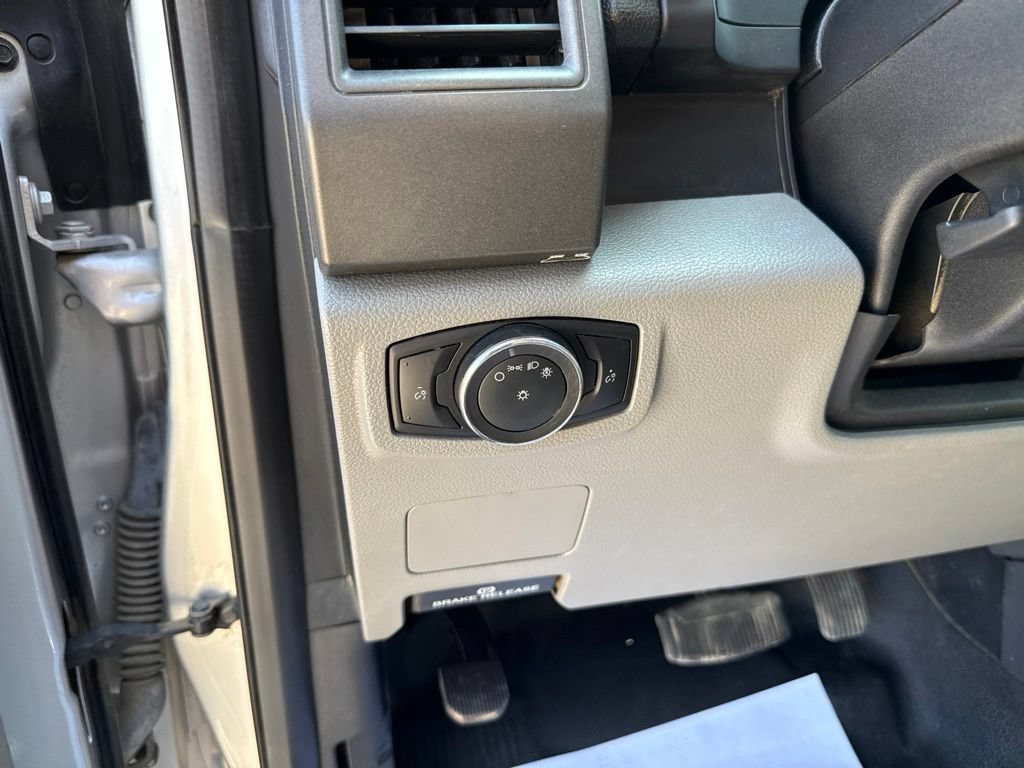 Used 2017 Ford F550 4x4 Regular Cab Super Duty image 22