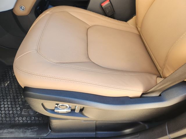 New 2026 Land Rover Defender 130 X-Dynamic SE image 17