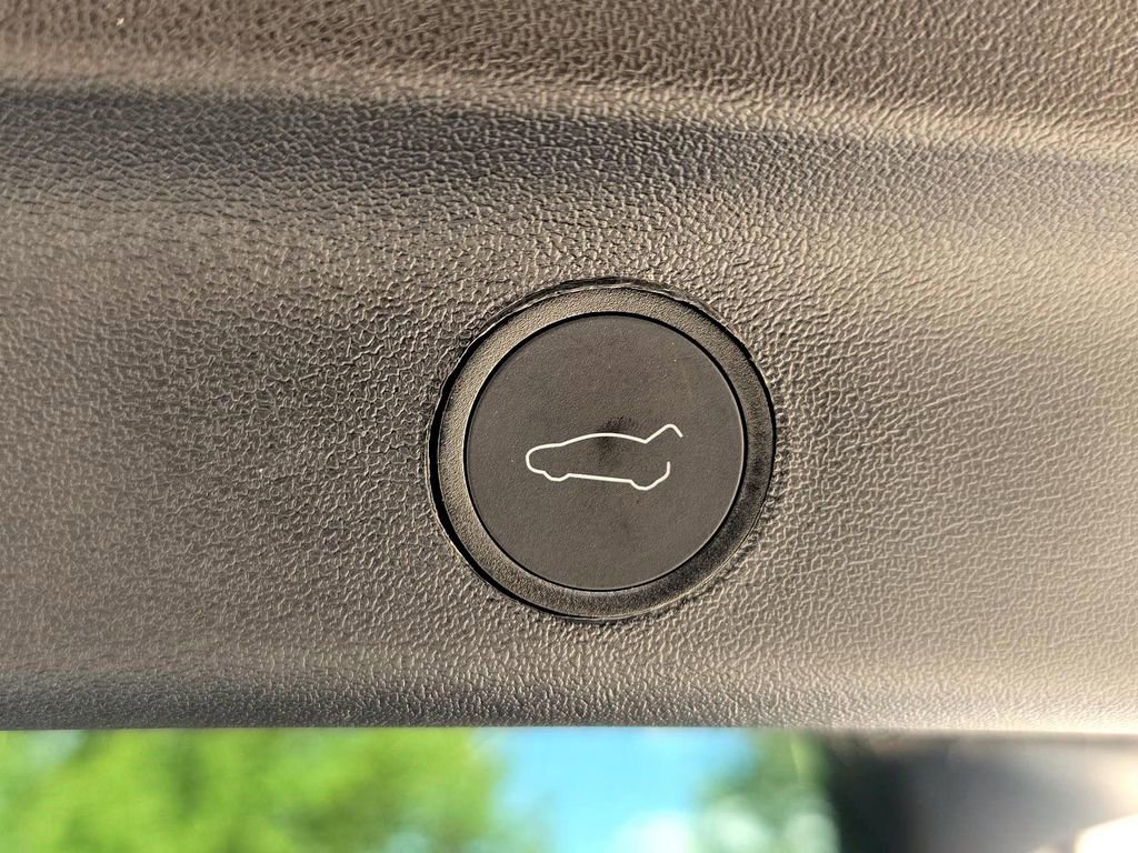 Used 2024 Tesla Model Y Long Range AWD/4WD image 34