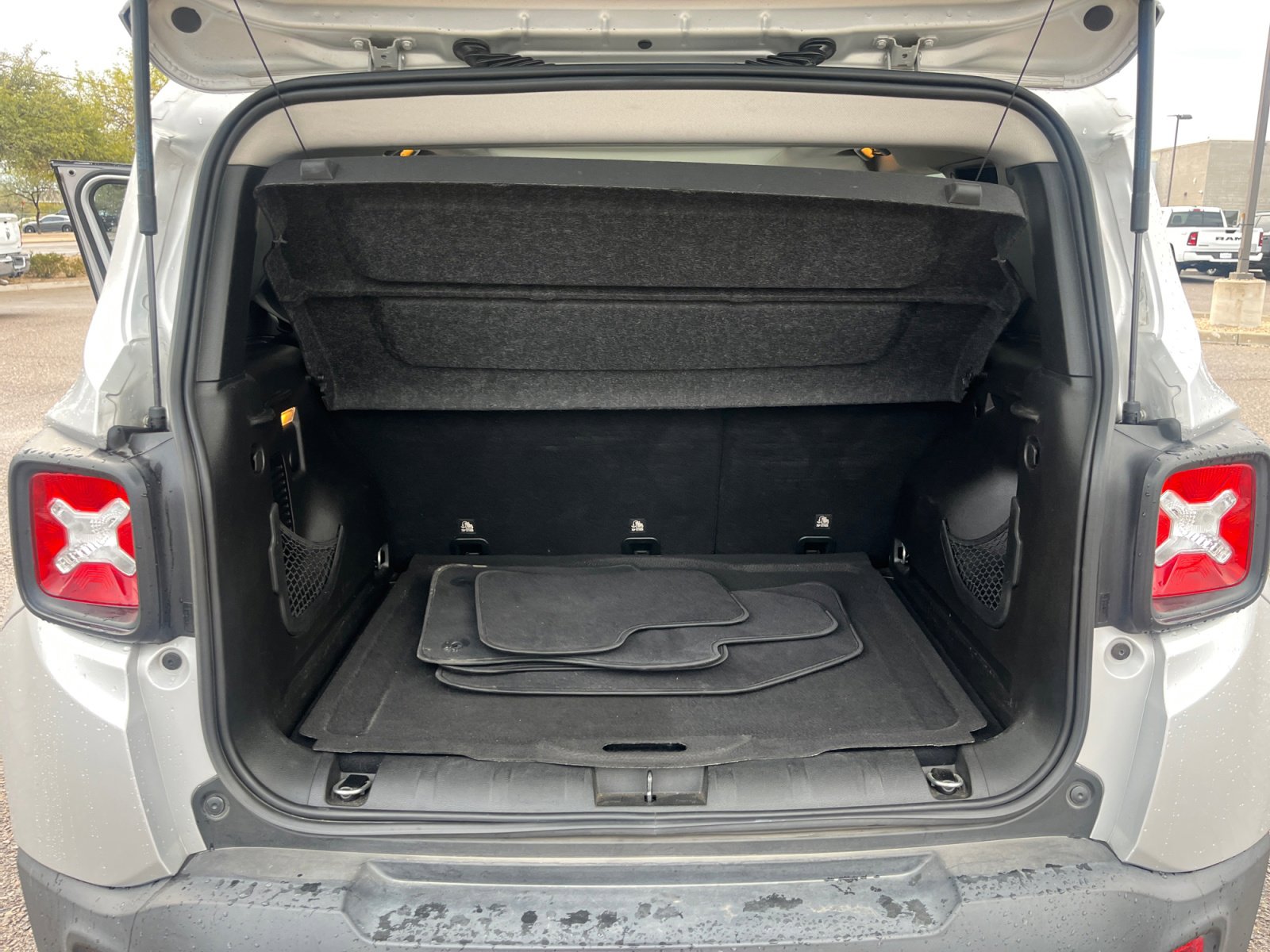 Used 2020 Jeep Renegade Latitude w/ UConnect 8.4 Nav Group image 34