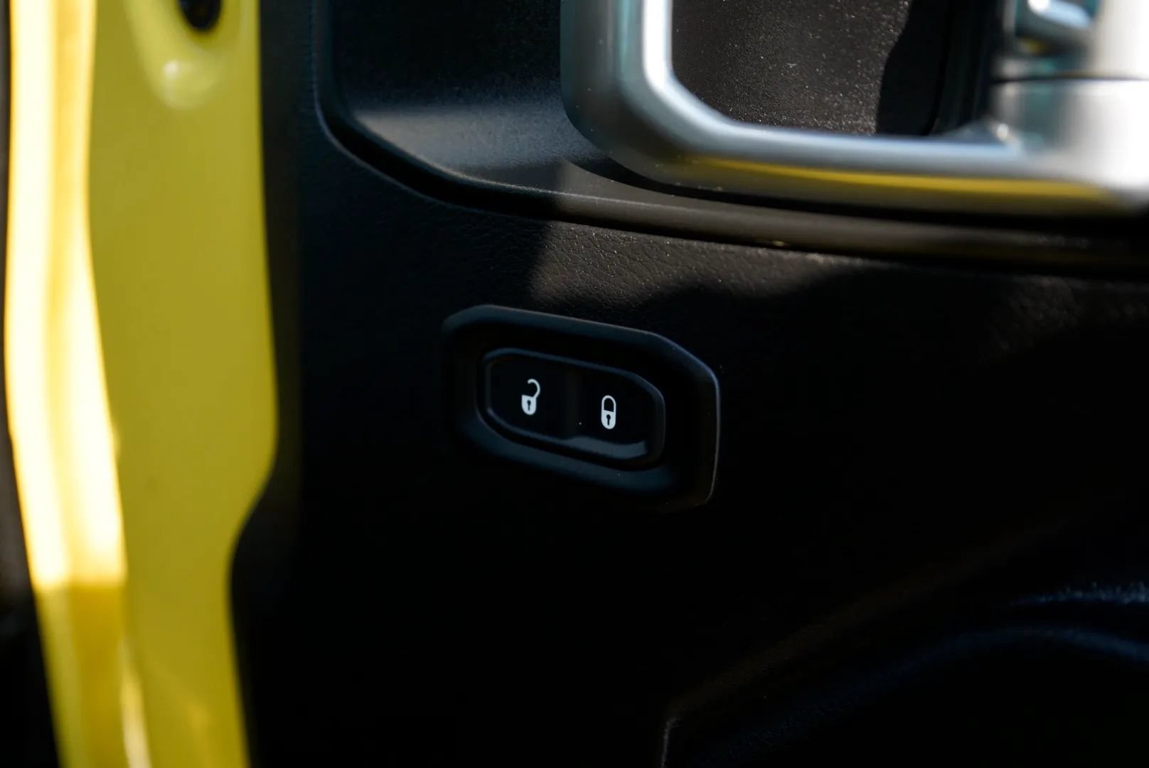 Used 2023 Jeep Wrangler Unlimited w/ Sun & Screen Package AWD/4WD image 40