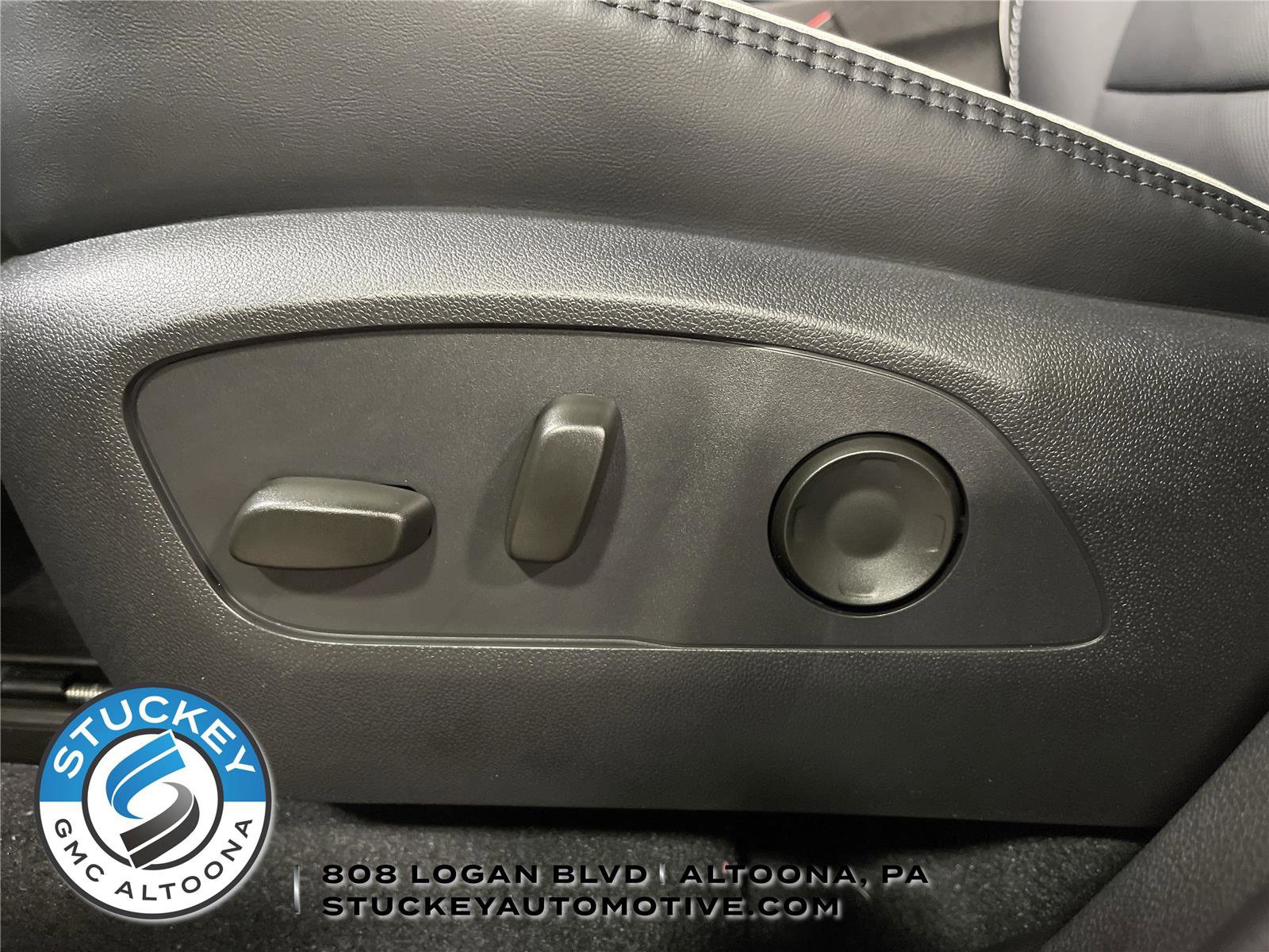 New 2026 GMC Acadia Denali w/ Super Cruise Package image 10