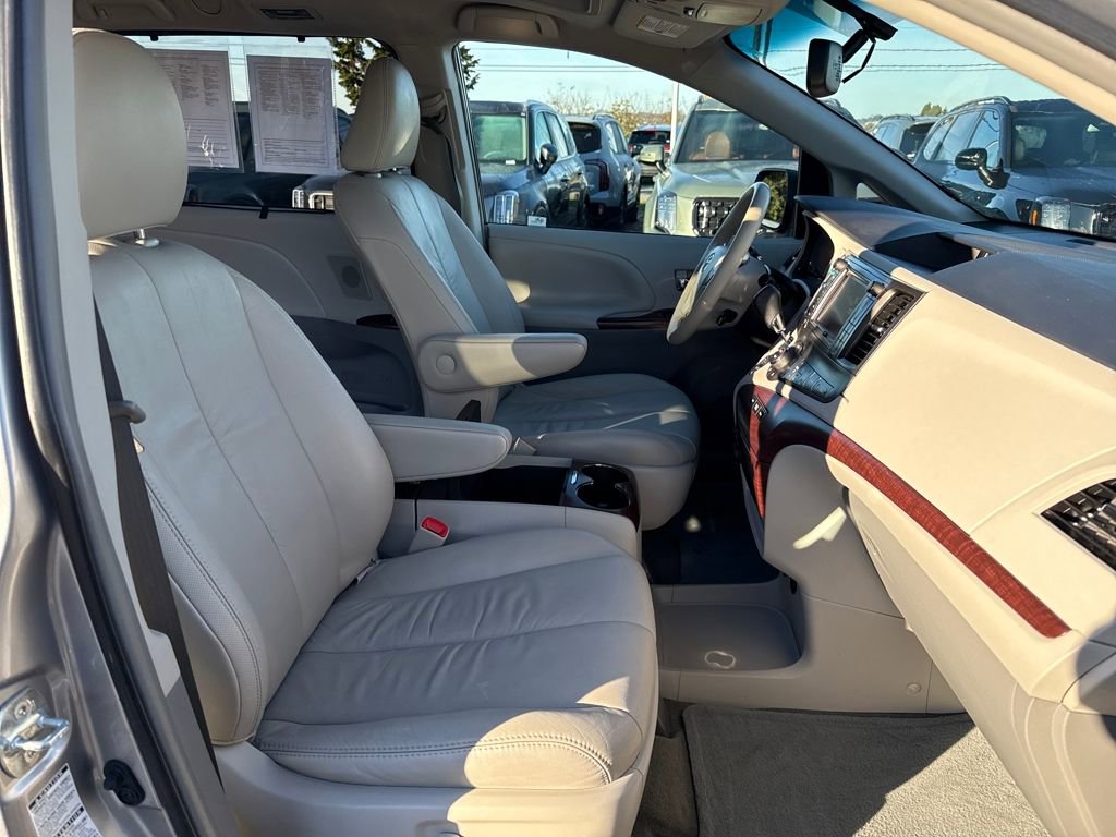 Used 2012 Toyota Sienna XLE image 12