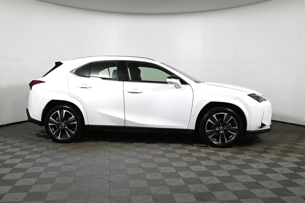 Used 2024 Lexus UX 250h AWD w/ Premium Package image 8