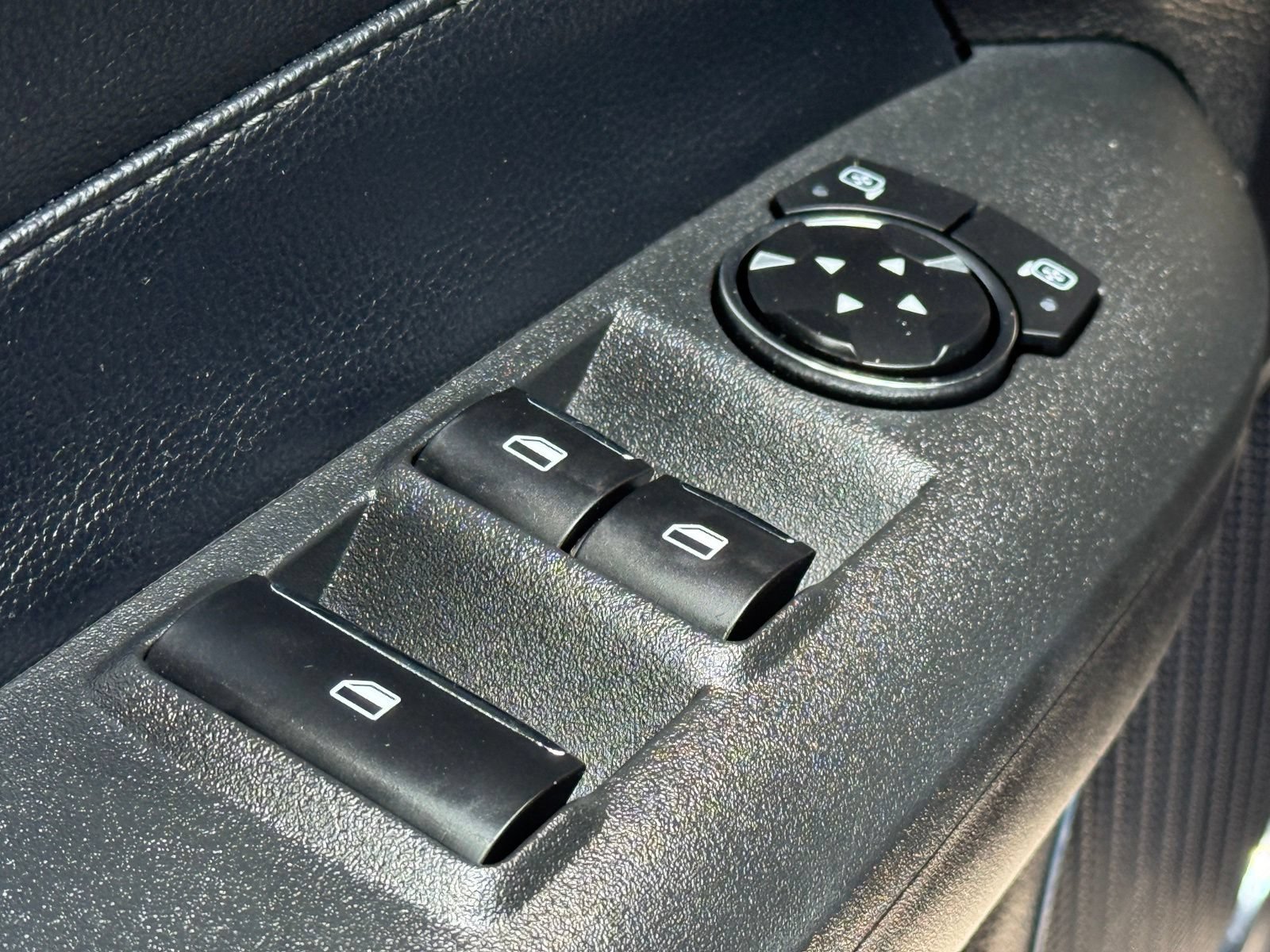 Used 2019 Ford Mustang Premium RWD image 33