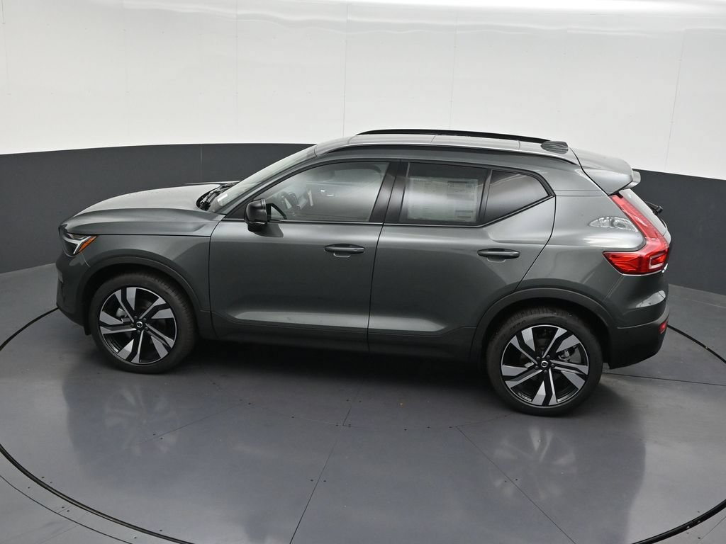 New 2026 Volvo XC40 B5 Plus AWD/4WD image 14
