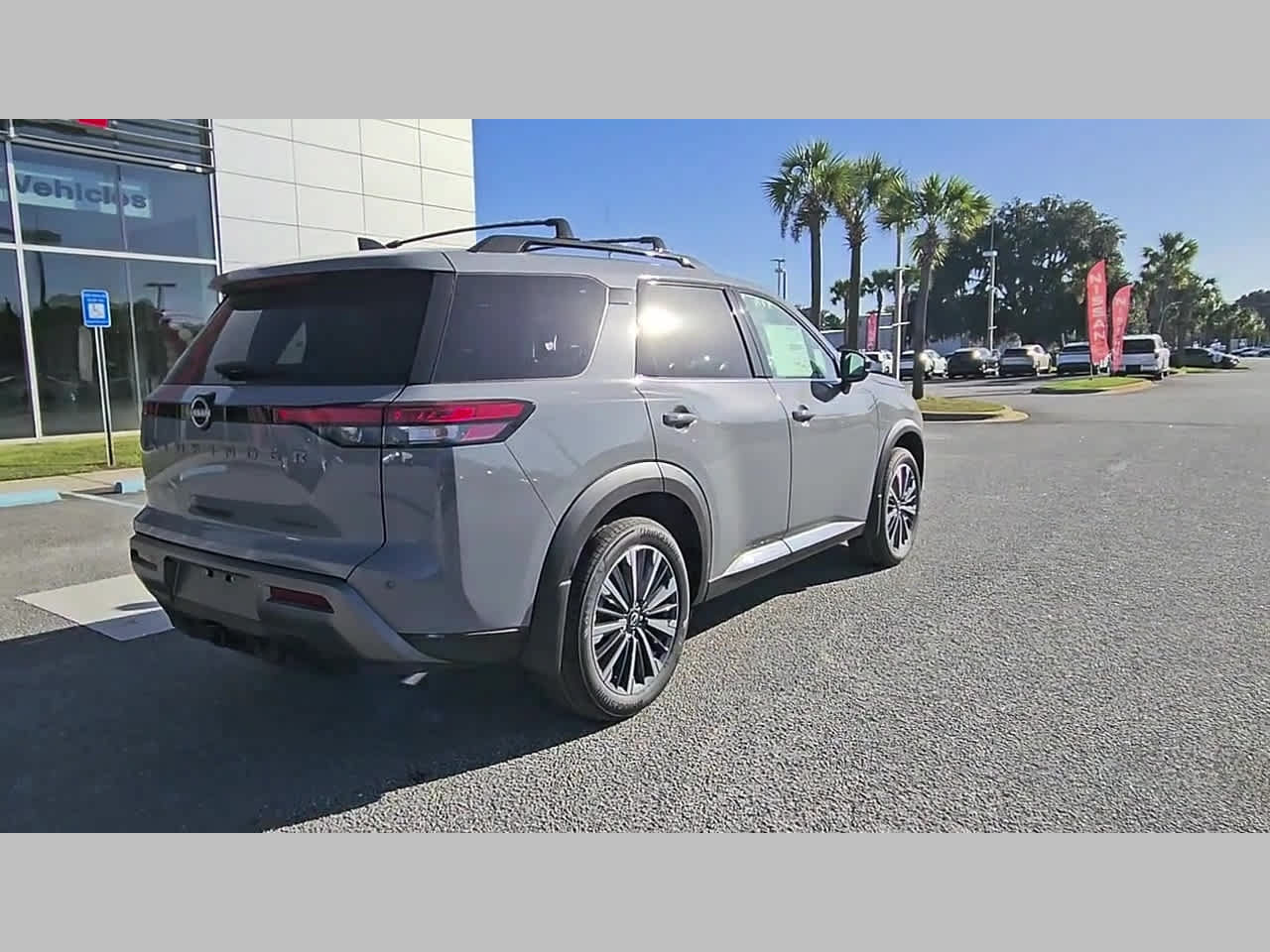 New 2026 Nissan Pathfinder Platinum FWD image 32