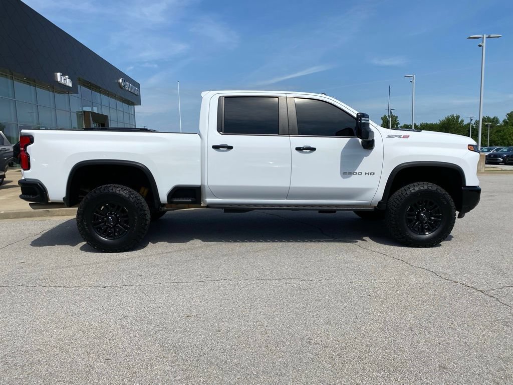 Used 2024 Chevrolet Silverado 2500 ZR2 w/ Technology Package AWD/4WD image 9