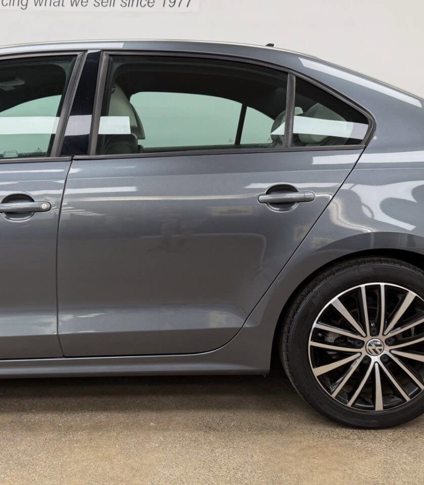 Used 2016 Volkswagen Jetta Sport image 10