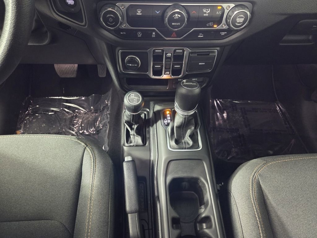 Certified 2025 Jeep Gladiator Sport AWD/4WD image 15