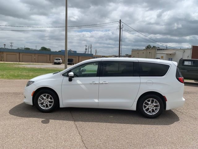 Used 2023 Chrysler Voyager LX FWD image 4