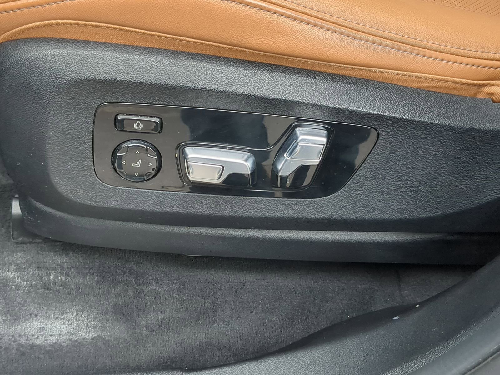 Used 2023 BMW X7 xDrive40i w/ Premium Package image 23