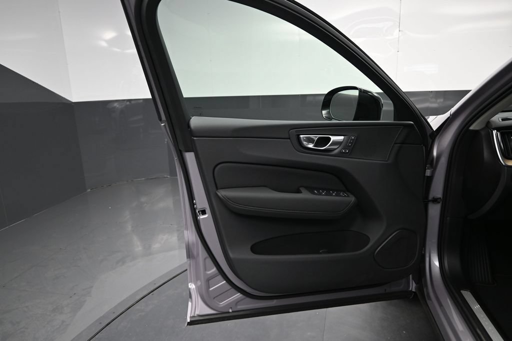 New 2026 Volvo XC60 B5 Core w/ Climate Package AWD/4WD image 9