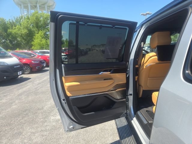 Used 2025 Jeep Grand Wagoneer L Series III w/ Rear Seat Video Group 1 AWD/4WD image 16