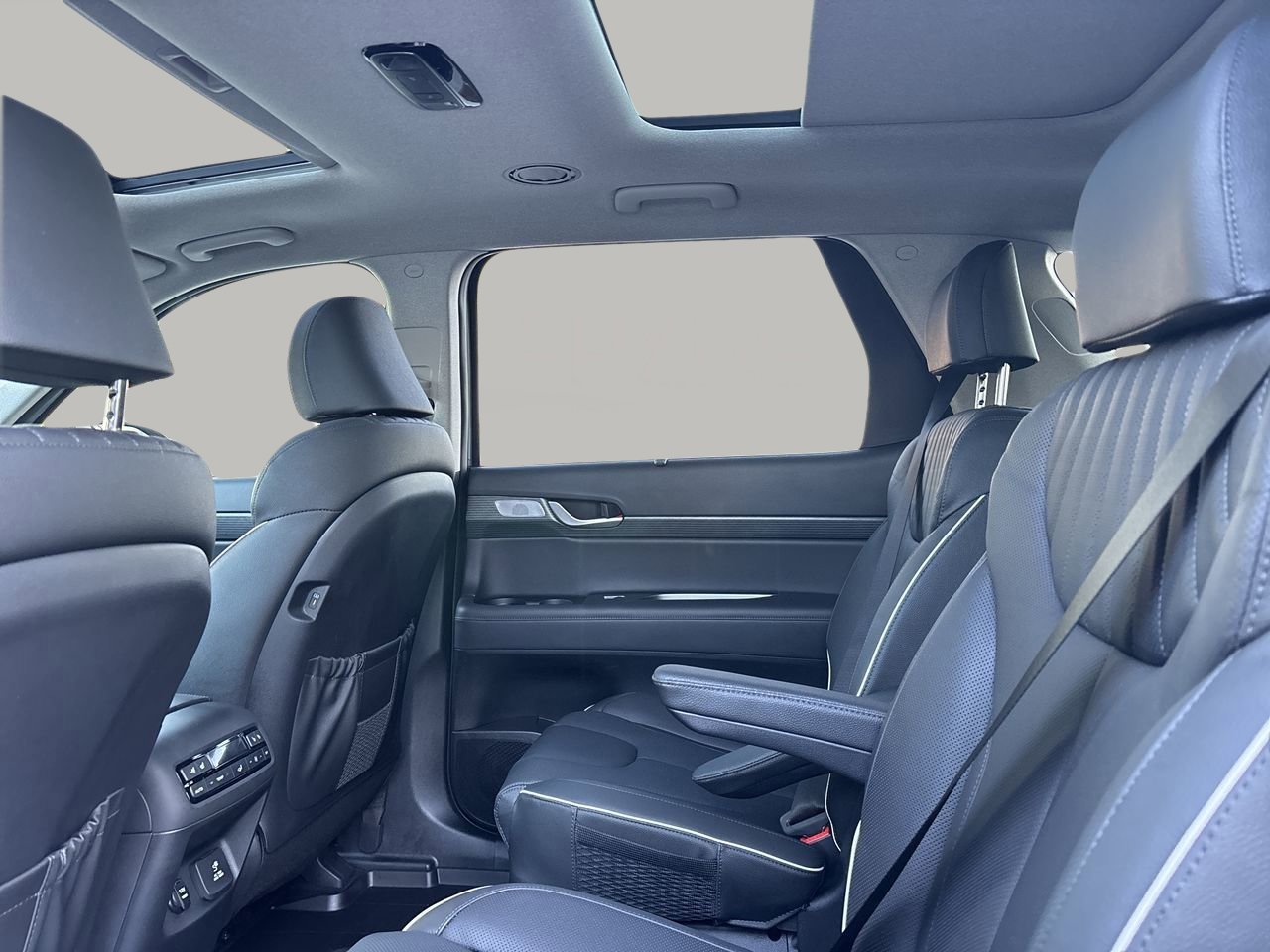 Used 2023 Hyundai Palisade Limited w/ Cargo Package image 11