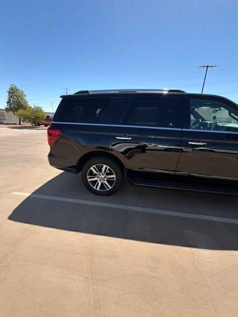 Used 2024 Ford Expedition Limited RWD image 3