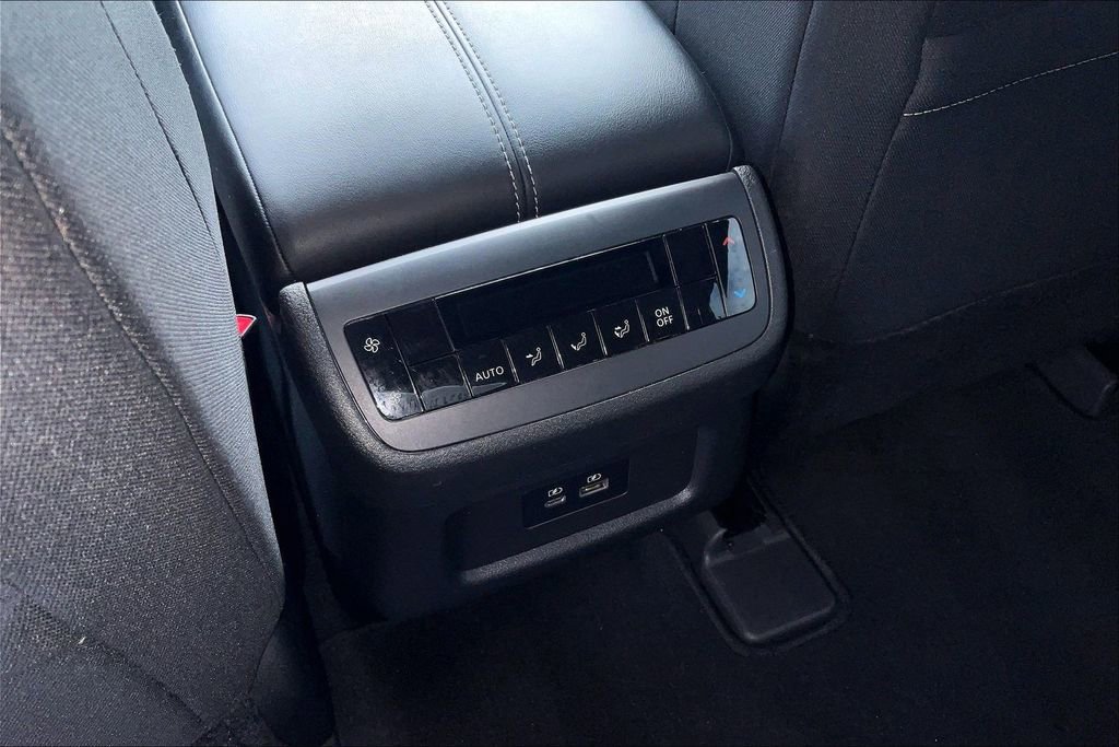 Used 2022 Nissan Pathfinder SV AWD/4WD image 33