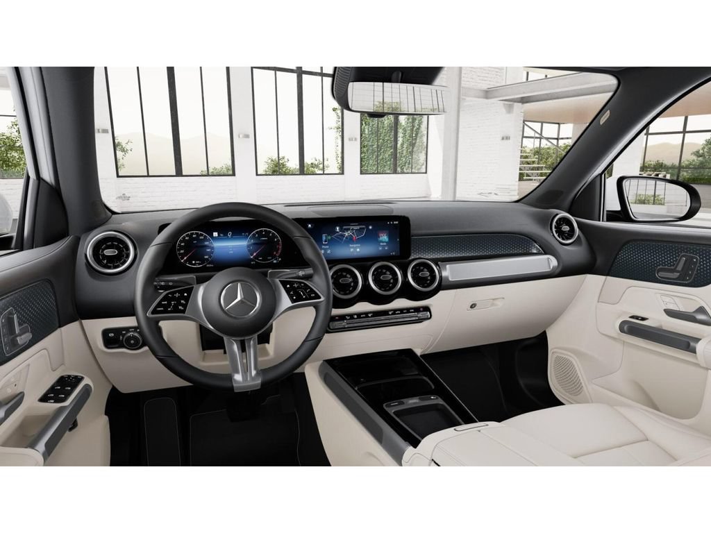 Used 2025 Mercedes-Benz GLB 250 4MATIC image 3