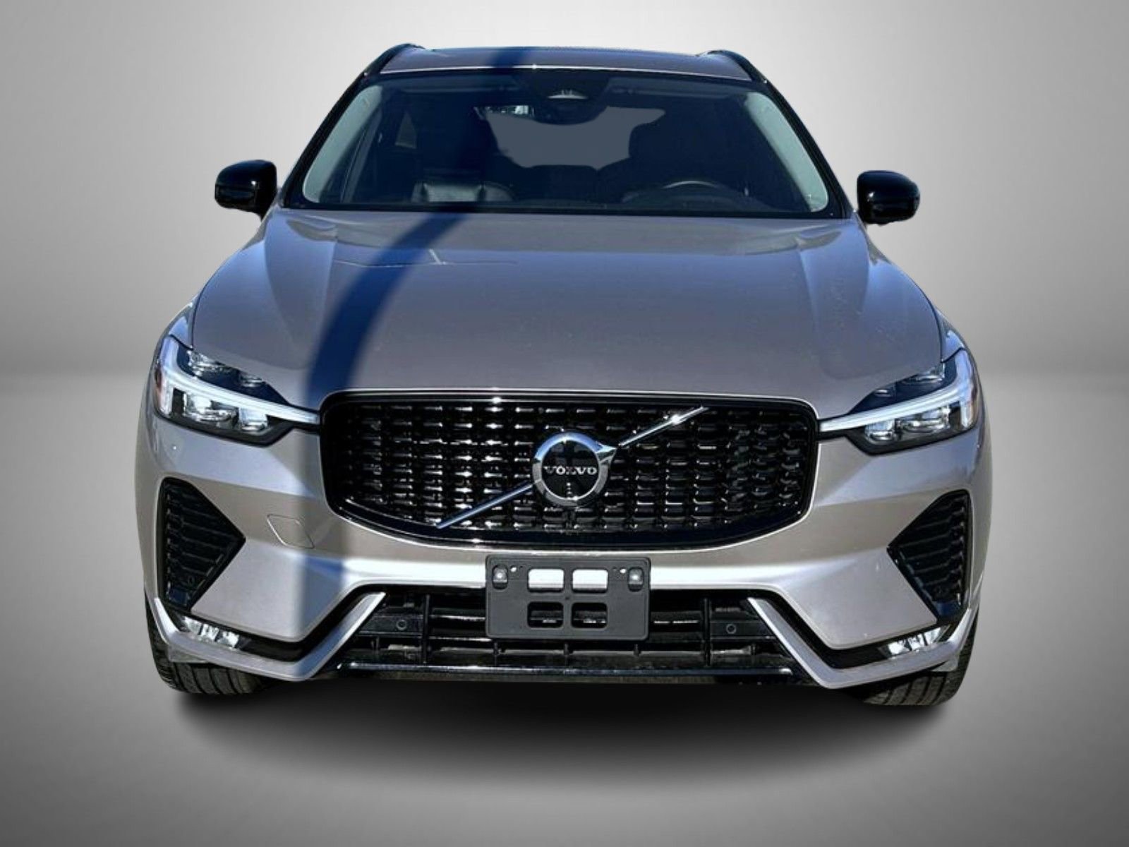 Used 2025 Volvo XC60 B5 Plus image 2