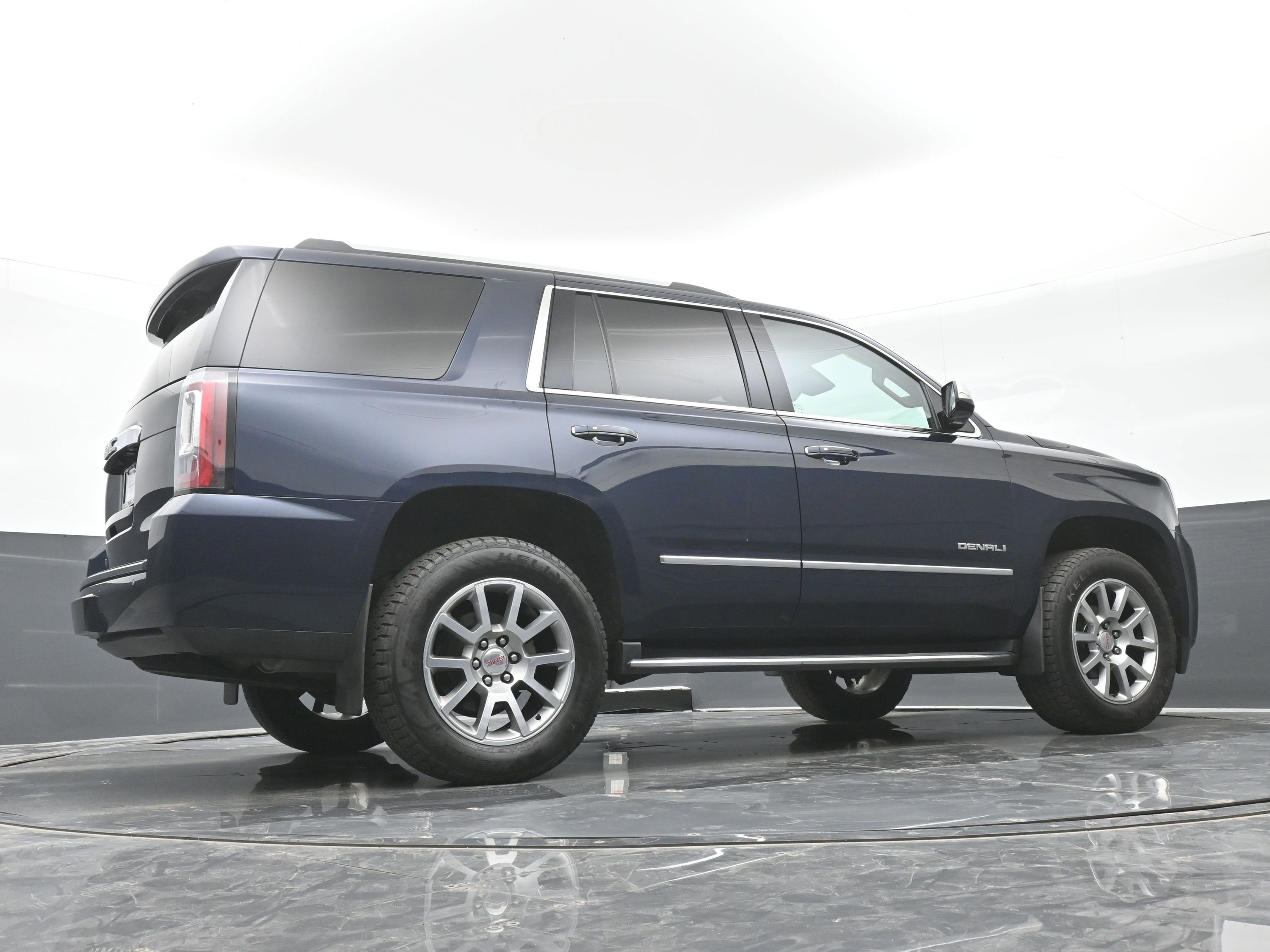 Used 2020 GMC Yukon Denali w/ Open Road Package AWD/4WD image 39