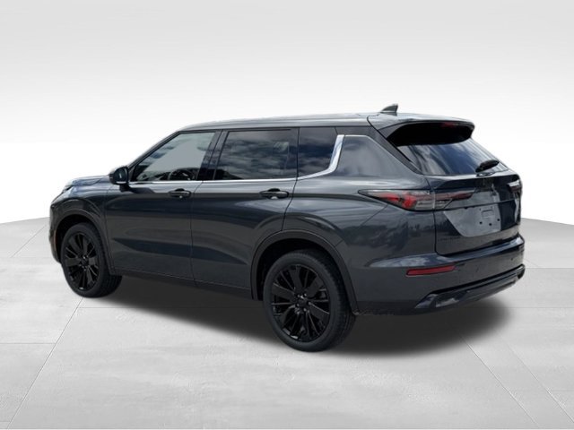 New 2026 Mitsubishi Outlander LE FWD image 3