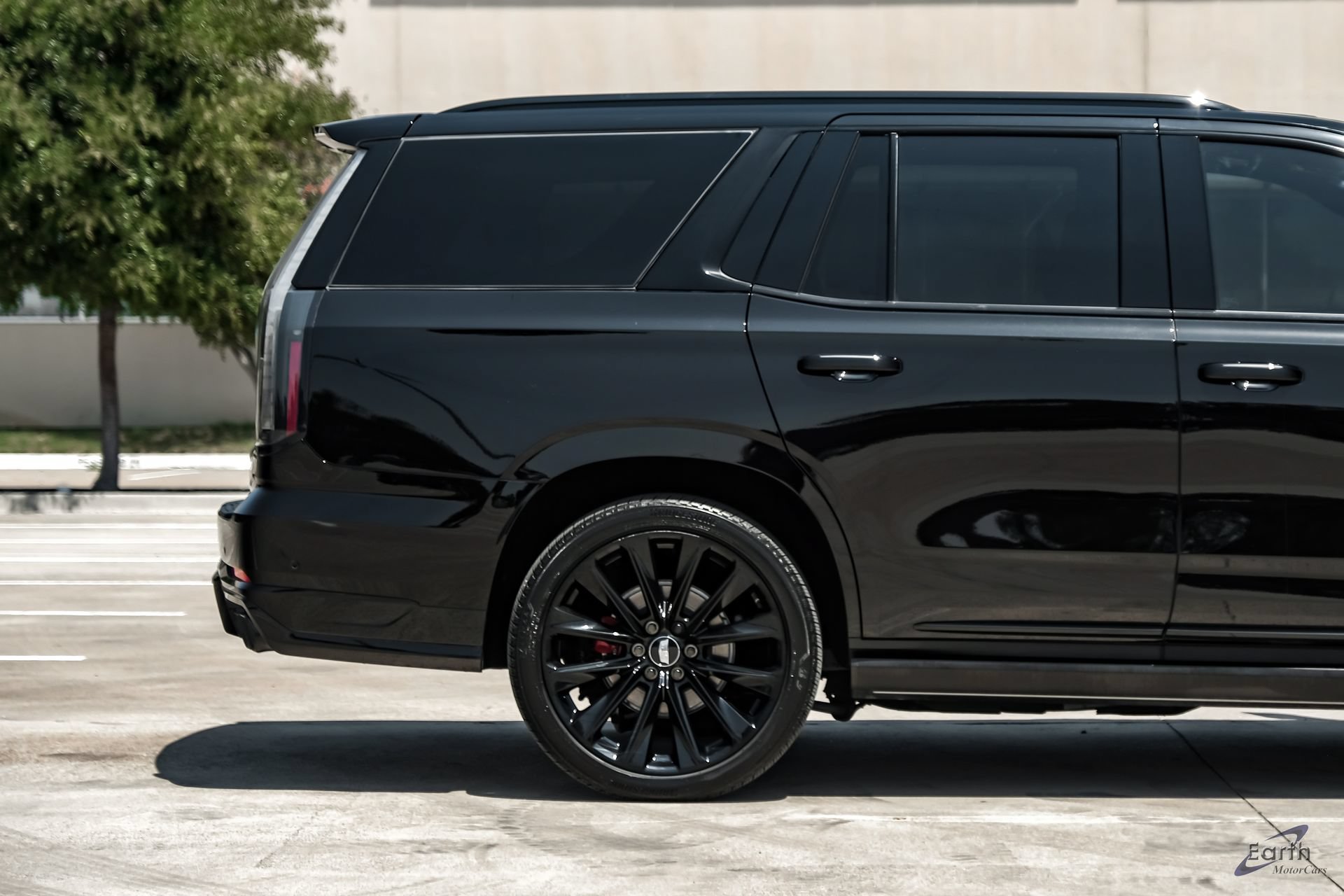 Used 2026 Cadillac Escalade V w/ LPO, ONYX Package AWD/4WD image 22