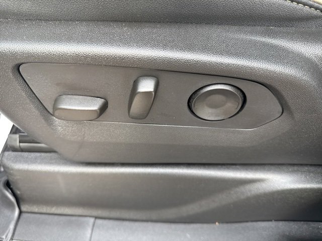 Used 2025 GMC Yukon XL Elevation image 32