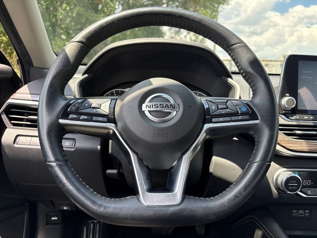 Used 2020 Nissan Altima 2.0 Platinum FWD image 12