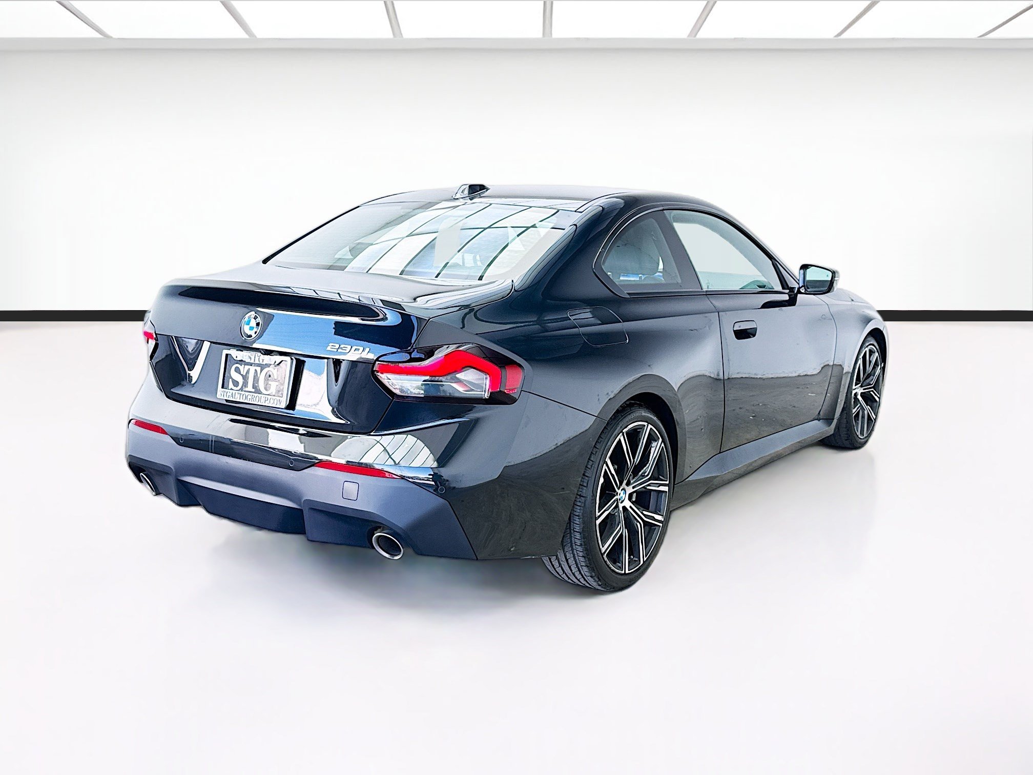 Used 2023 BMW 230i Coupe w/ Convenience Package RWD image 4
