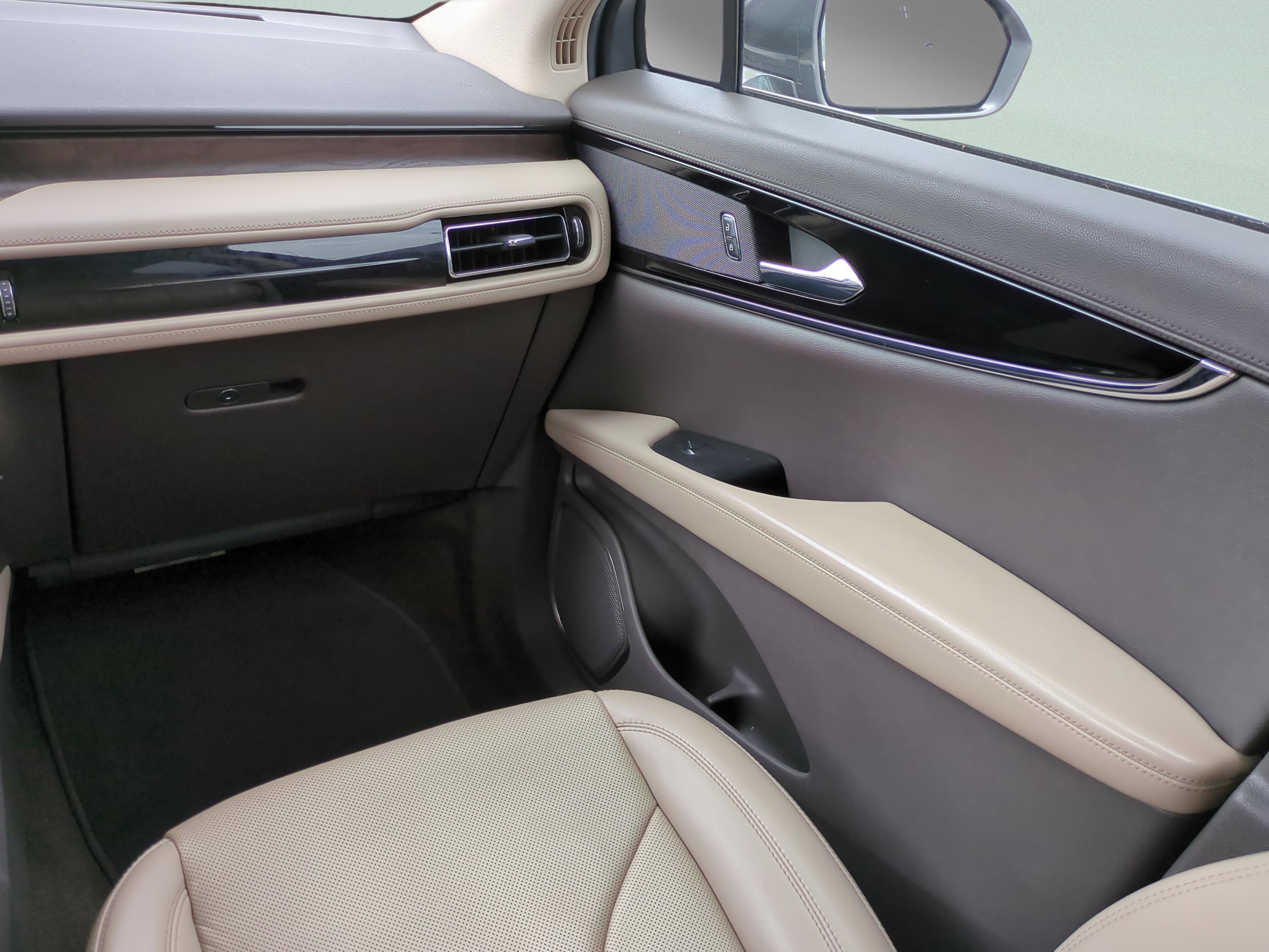 Used 2022 Lincoln Nautilus Reserve w/ Monochromatic Package image 16